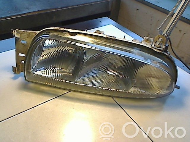 Mazda 121 SM Lampa przednia 