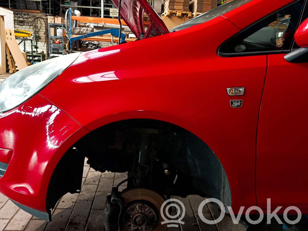Opel Corsa D Błotnik przedni 