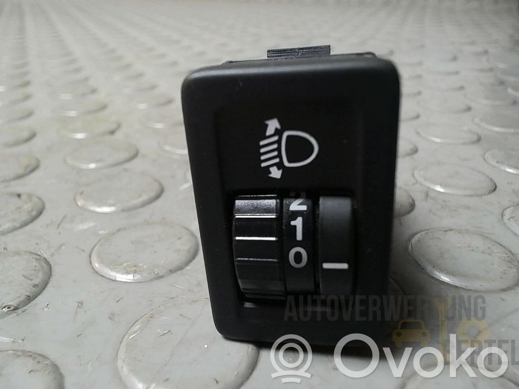 Suzuki SX4 Headlight level height control switch 