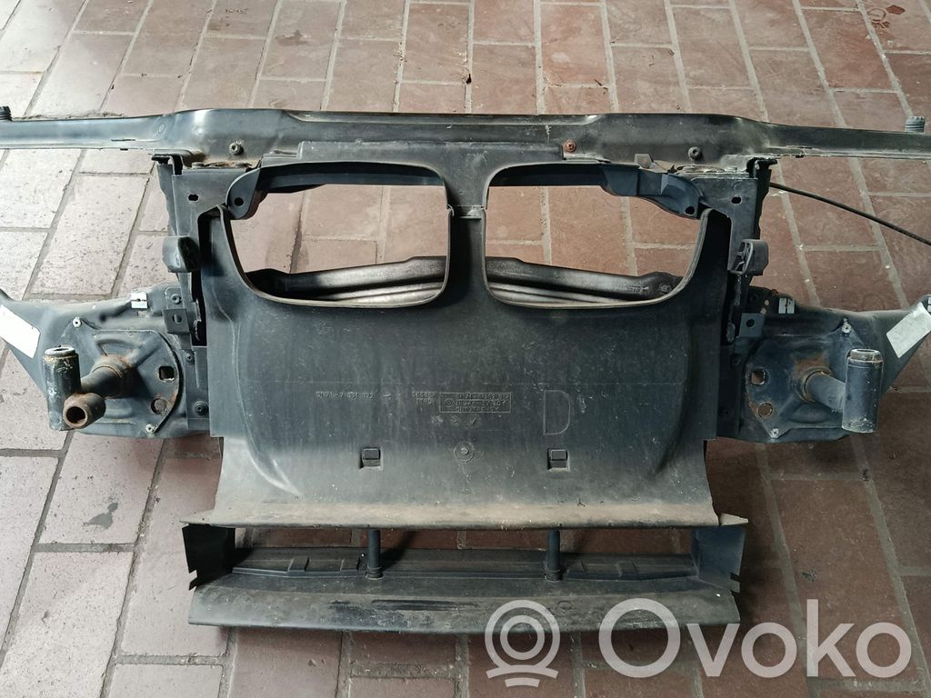BMW 3 E46 Pas przedni 