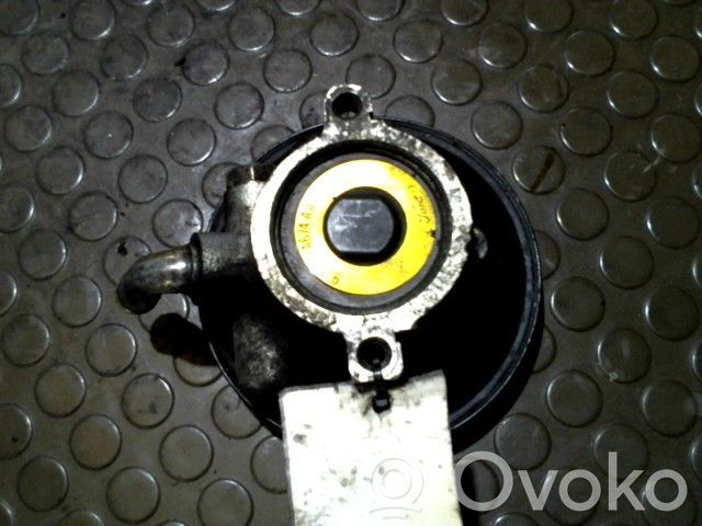 Ford Escort Ohjaustehostimen pumppu 