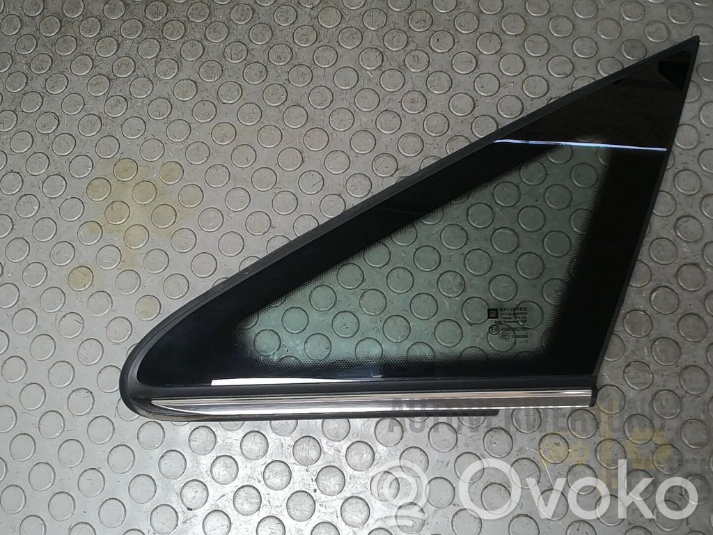 Opel Zafira B Finestrino/vetro triangolo anteriore 