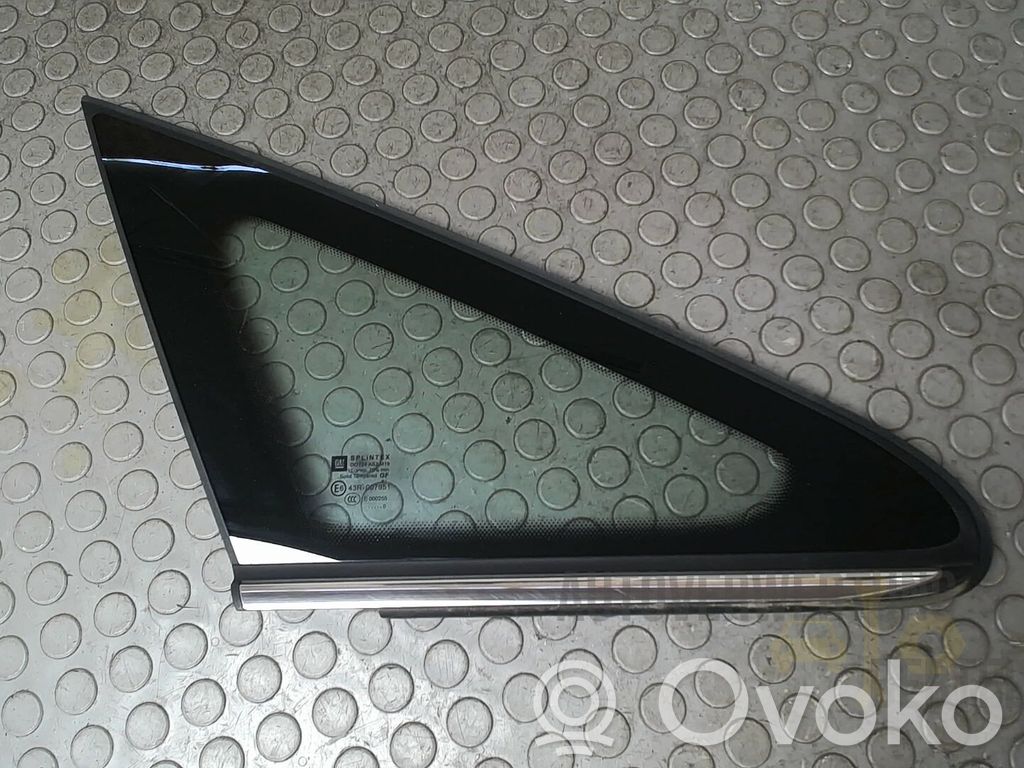 Opel Zafira B Finestrino/vetro triangolo anteriore 