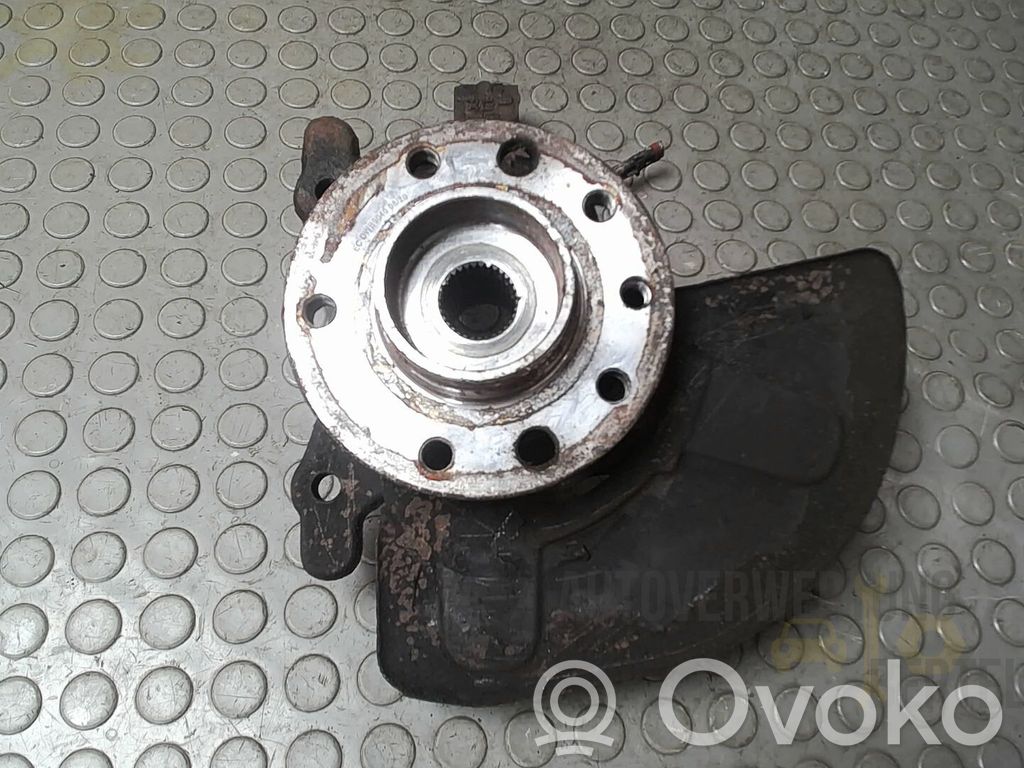 Opel Zafira B Zwrotnica koła przedniego 