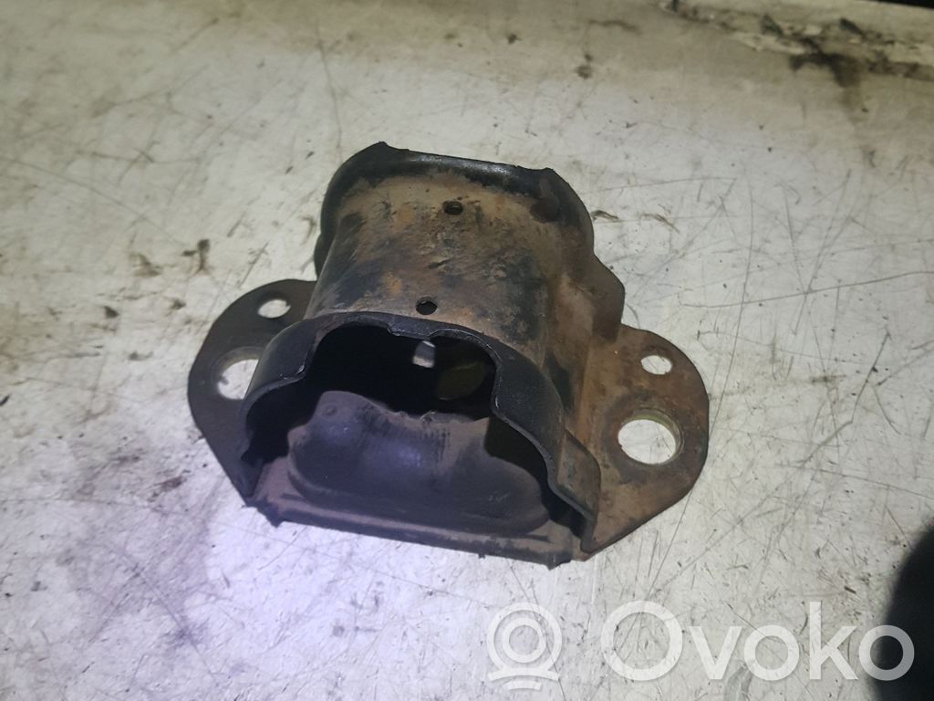 Engine mount bracket