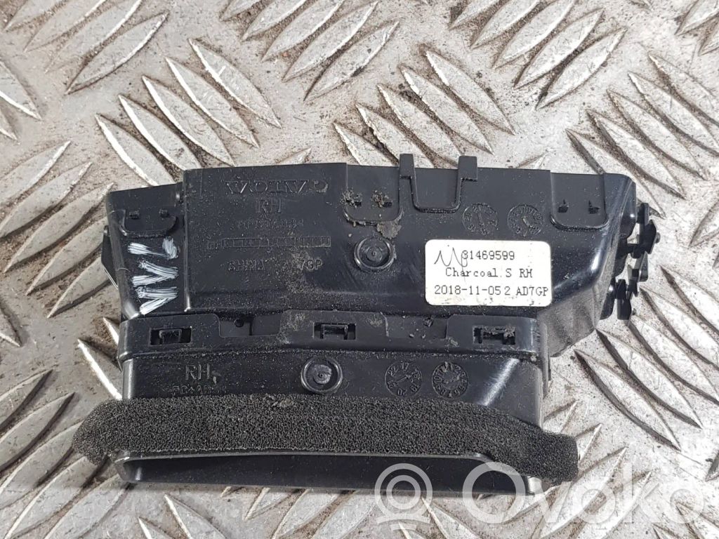 Volvo V60 Boczna kratka nawiewu deski rozdzielczej 