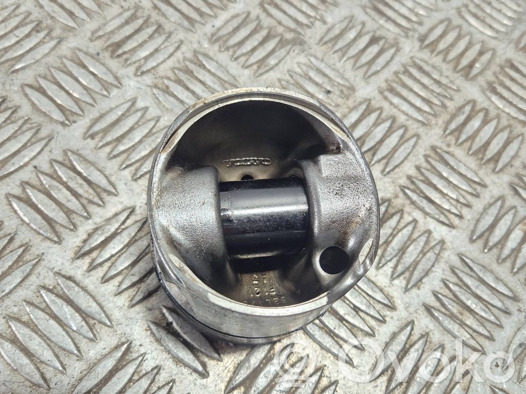 Volvo S60 Piston 
