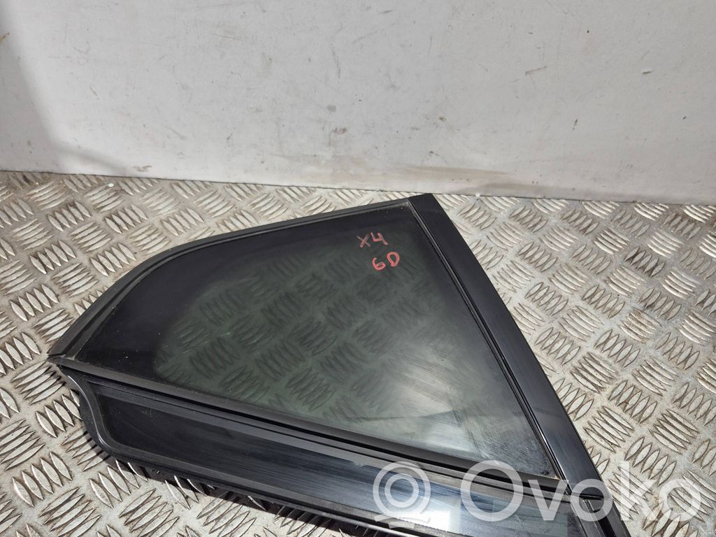 Volvo XC40 Ventanilla de ventilación de la puerta trasera 