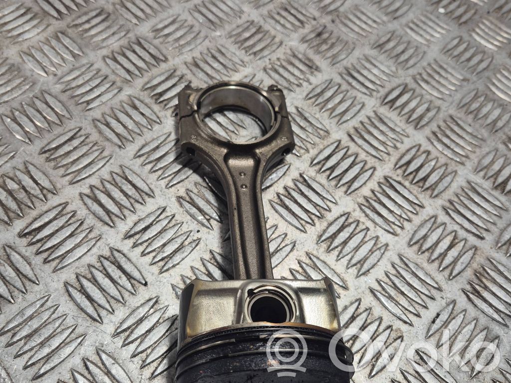 Piston   82L116,F051