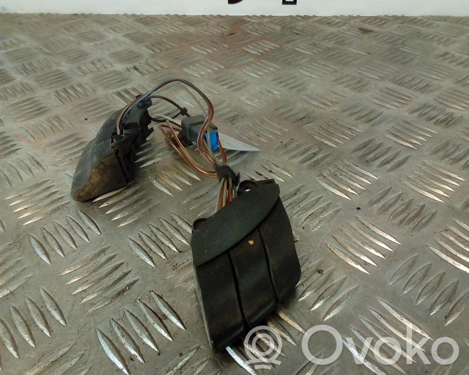 Stūres pogas / slēdži   09185417
