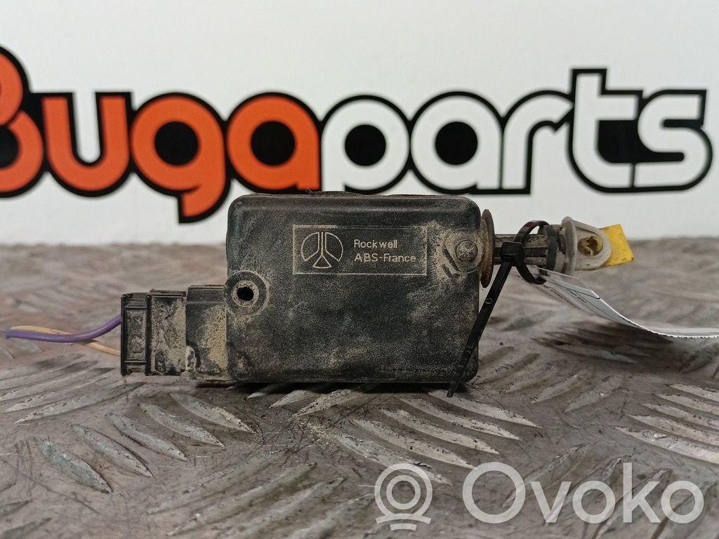 Renault Clio I Motor de la tapa sellante del depósito de combustible 