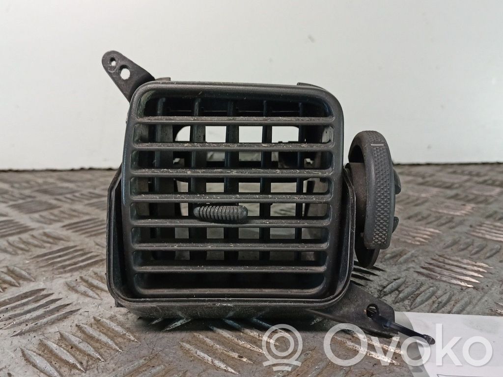 Dash center air vent grill   MR772176,DIREITO