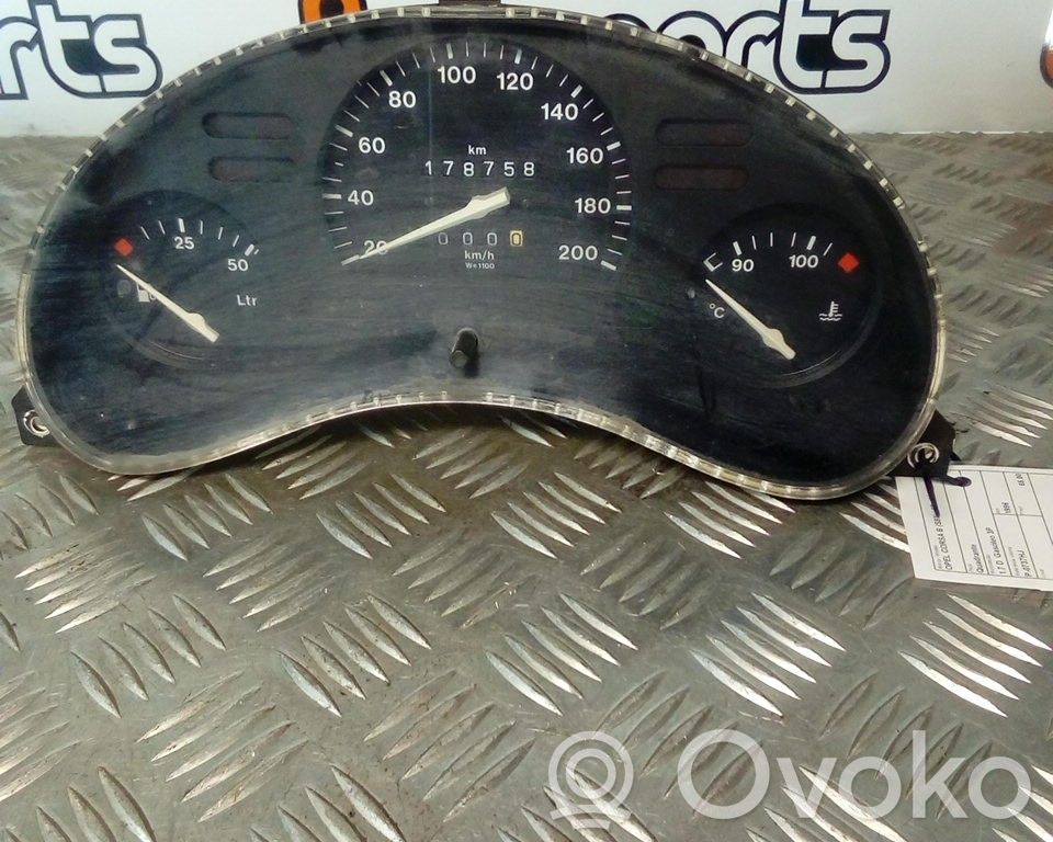 Opel Corsa B Nopeusmittari (mittaristo) 
