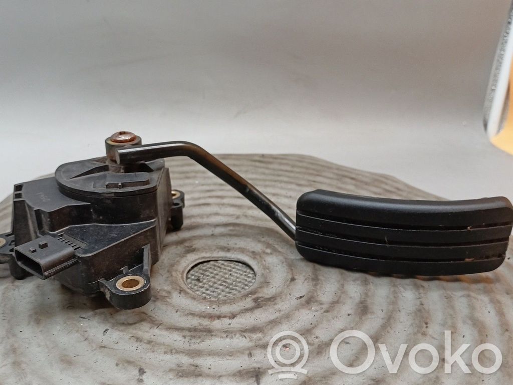 Accelerator throttle pedal   8200153268
