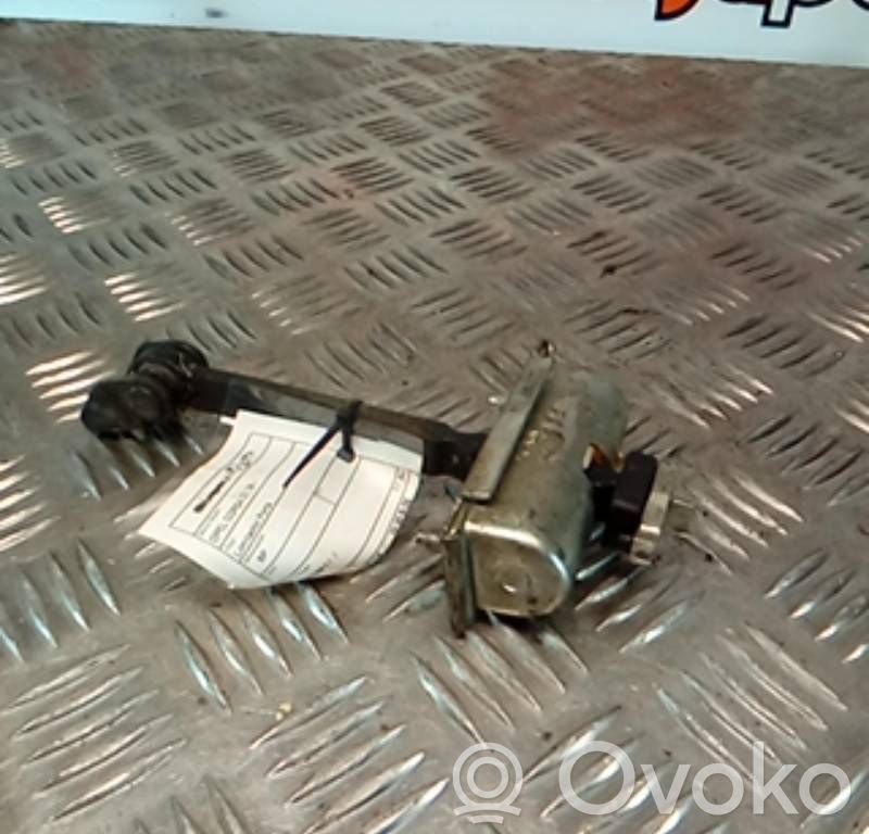 Opel Corsa D Etuoven pidätin 
