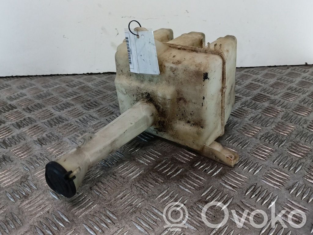 Tuulilasinpesimen nestesäiliö   9862022000