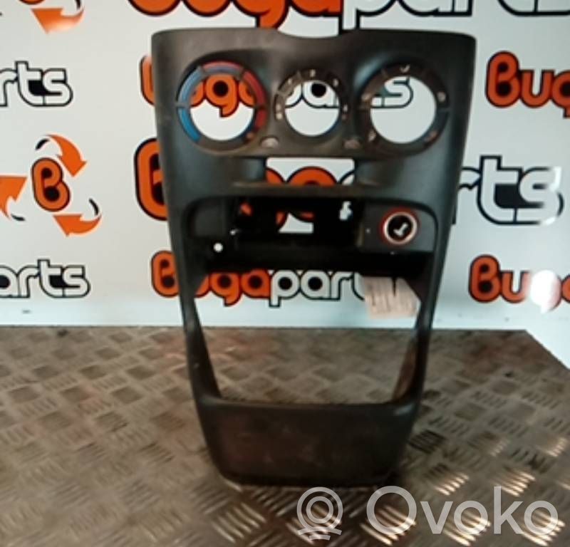 Fiat Punto (188) Consola central 