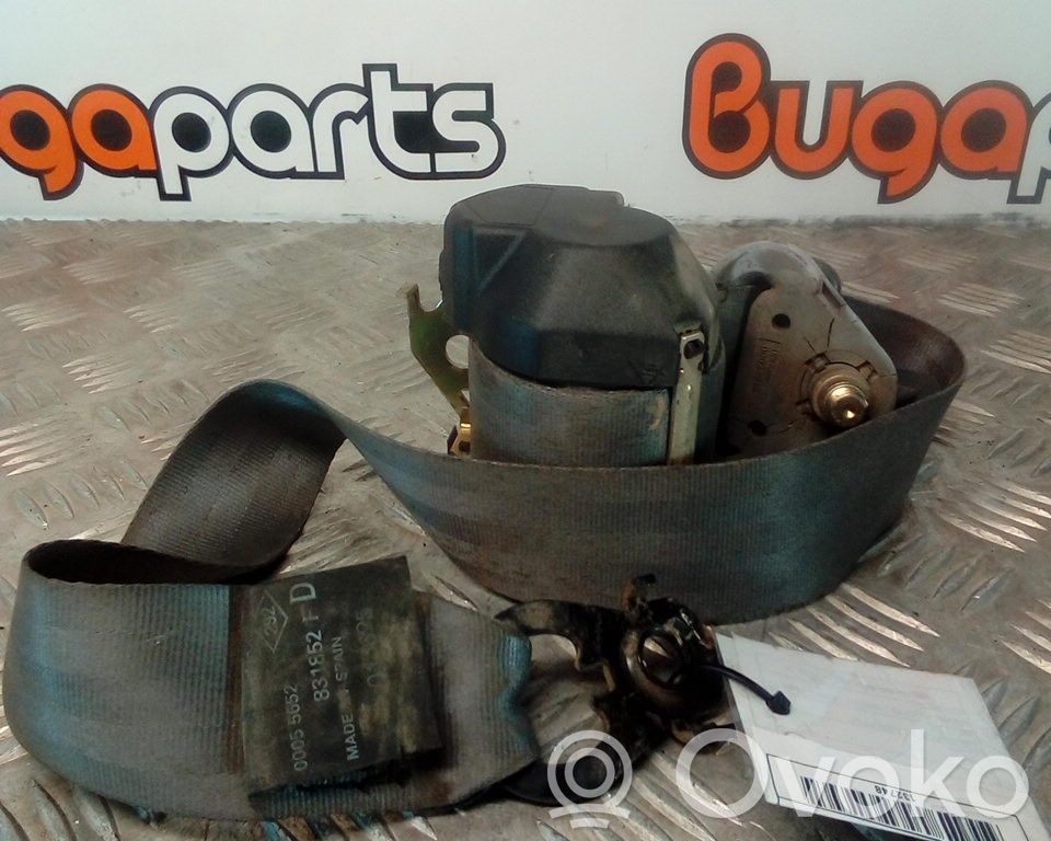 Renault Clio I Front seatbelt 