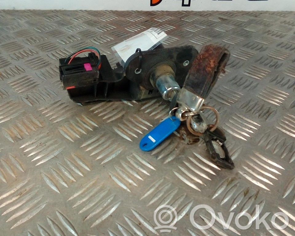 Spyna galinio borto   90534783,24460839