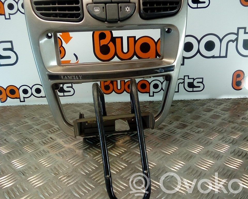 Lancia Y 840 Centrālā konsole 