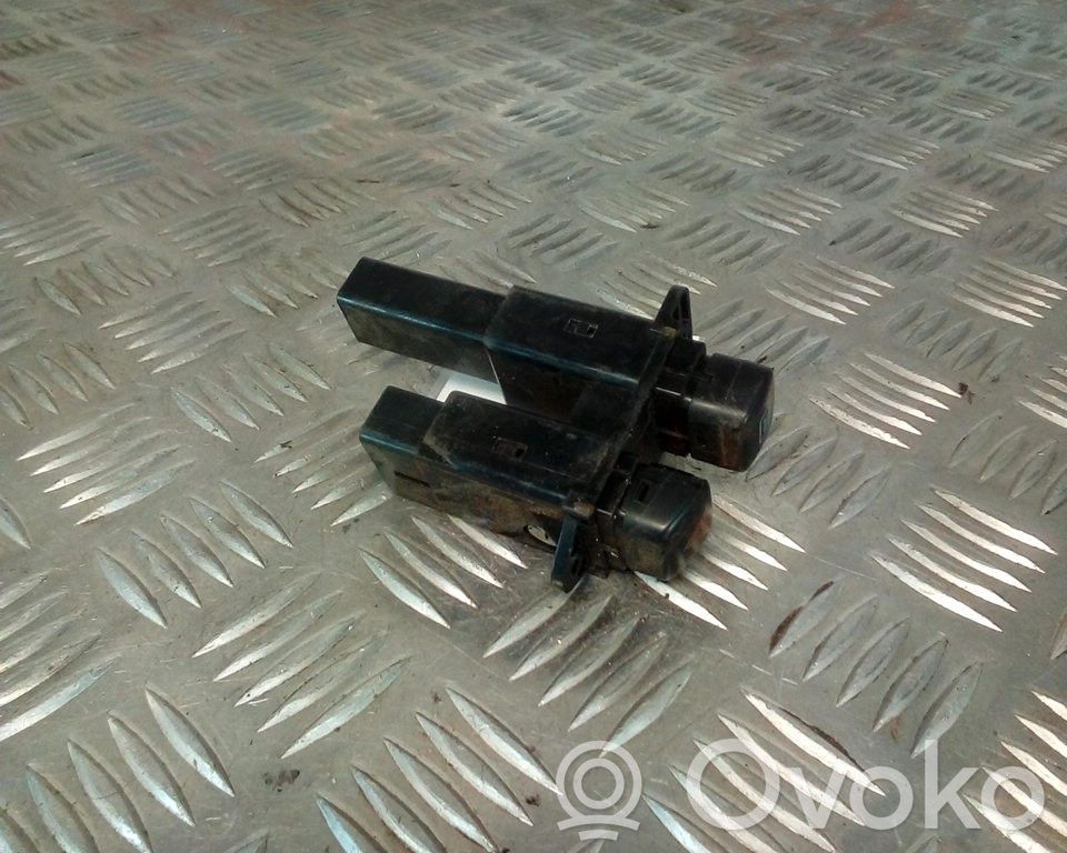 Hazard light switch   157127,TR9012