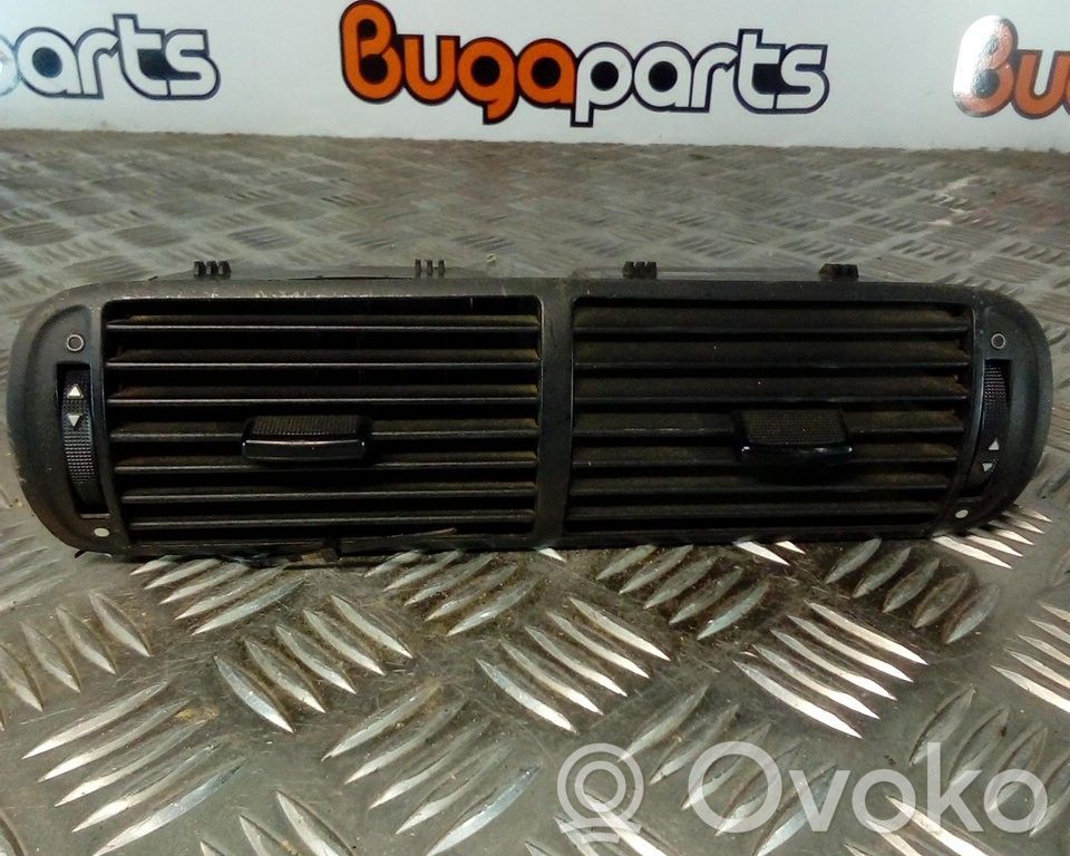 Grille d'aération centrale   1M0820951