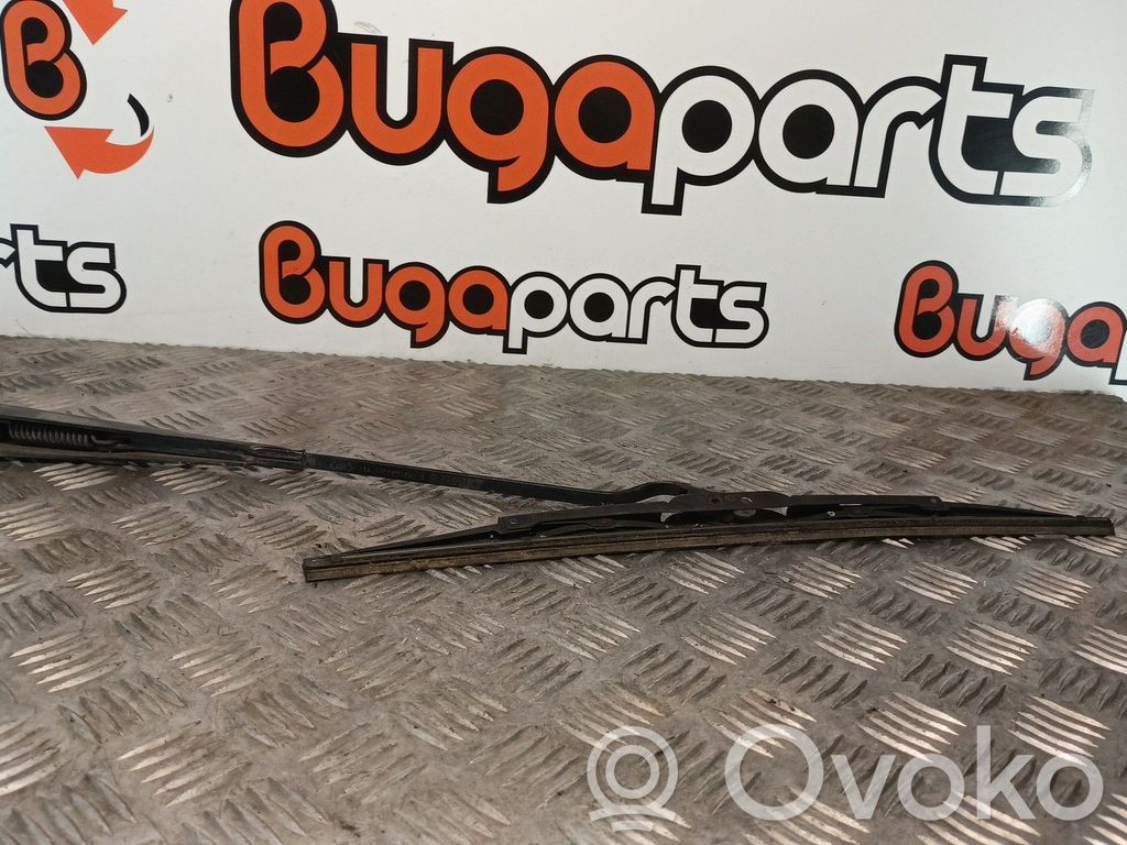 Renault Clio I Front wiper blade arm 
