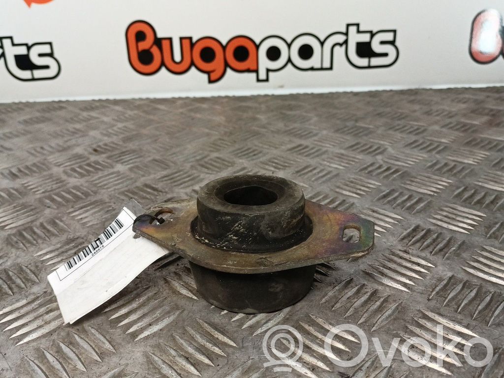 Peugeot 306 Engine mount bracket 