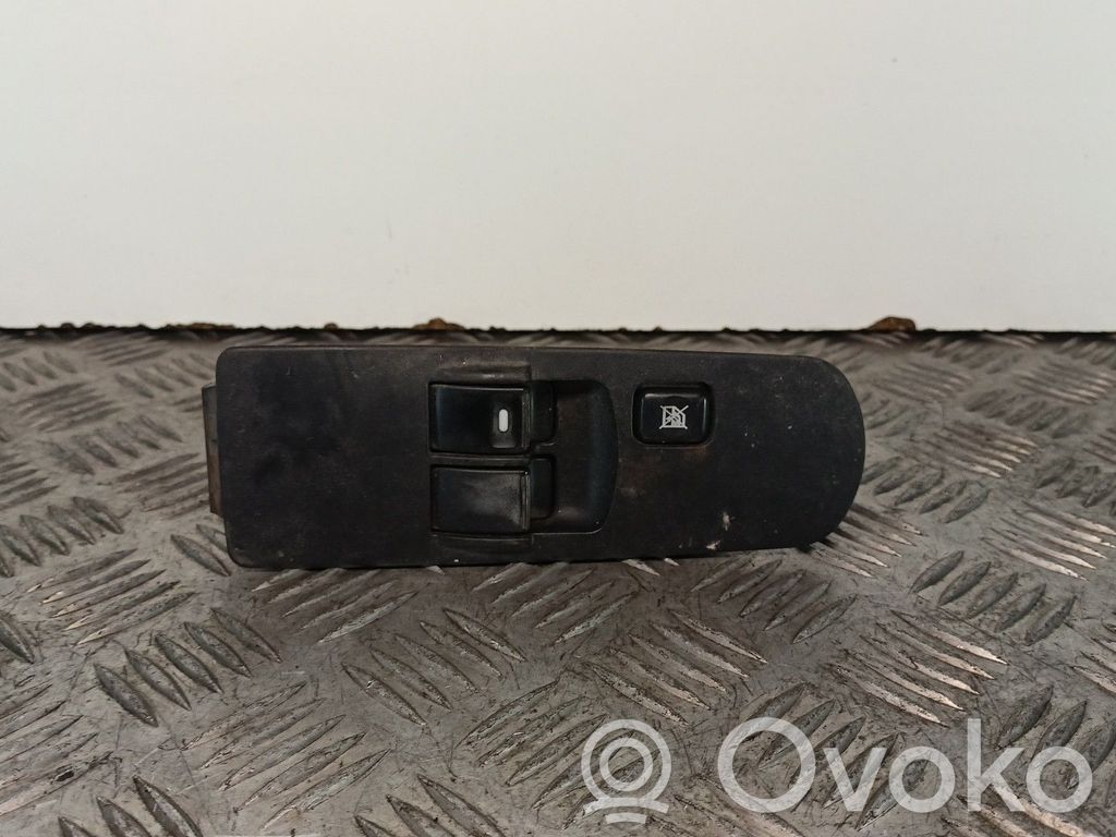 Electric window control switch   8608A076,F000152E
