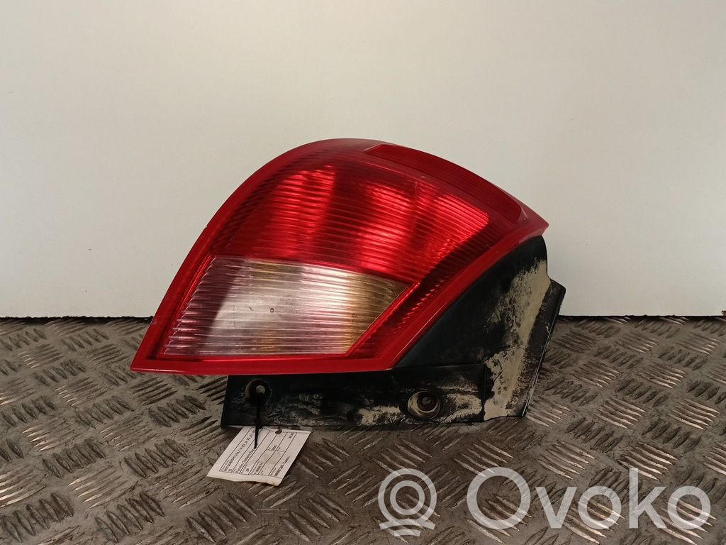 Mitsubishi Colt CZ3 Galinis žibintas dangtyje 