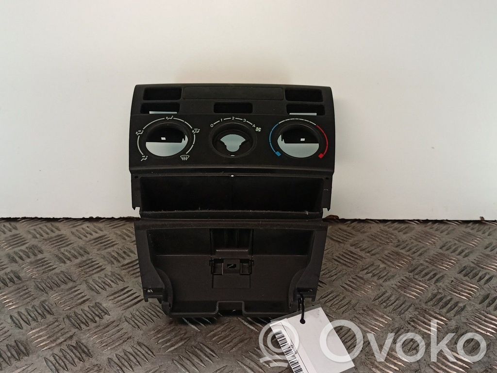 Toyota Corolla Verso E121 Radiouztvērēja / navigācija dekoratīvā apdare 
