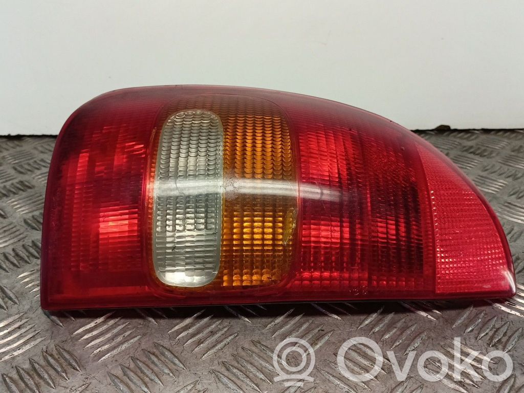 Aizmugurējais lukturis pārsegā   5039,VALEO