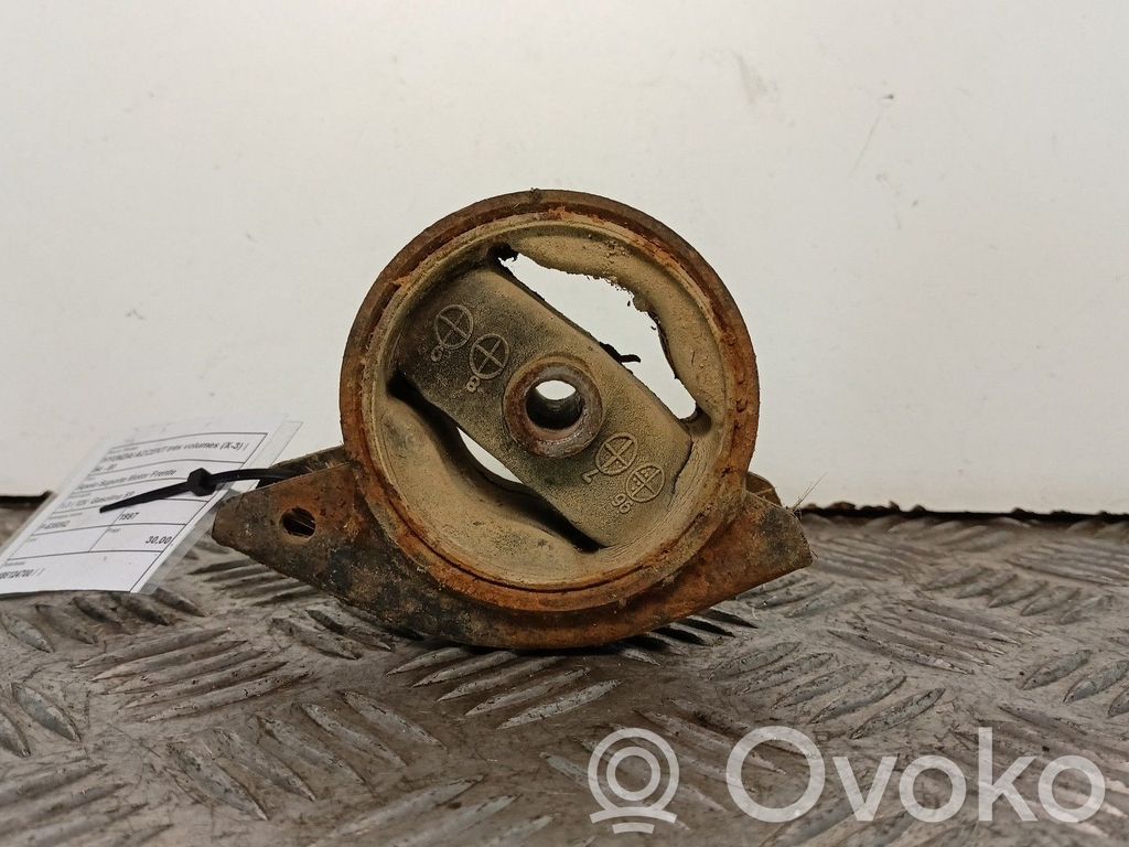 Hyundai Accent Engine mount bracket 