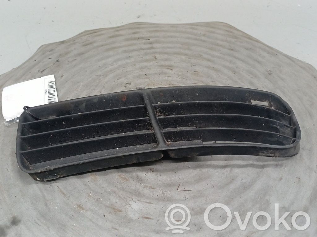 Volkswagen Polo III 6N 6N2 6NF Grotelės priekinės 
