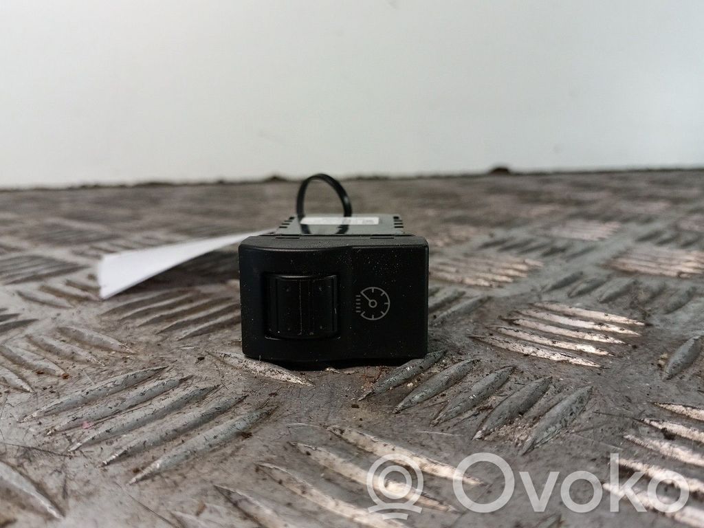 Comutator lumini   BP4K666R0,04057800