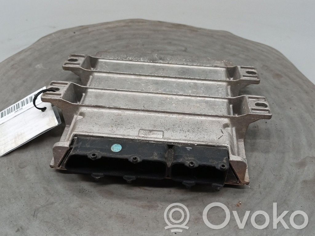 Variklio valdymo blokas   NNN100743,1D530105