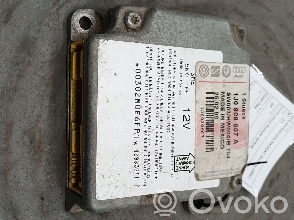 Volkswagen PASSAT B5 Unidad de control/módulo del Airbag 