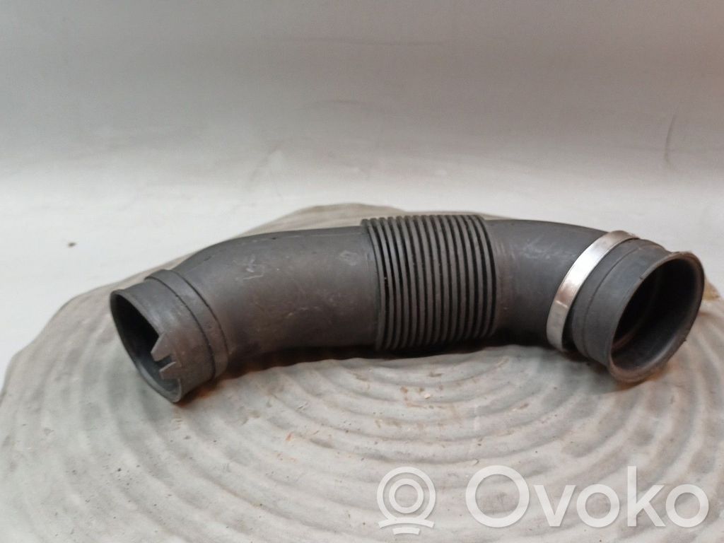 Turboahtimen ilmanoton letku   1324878