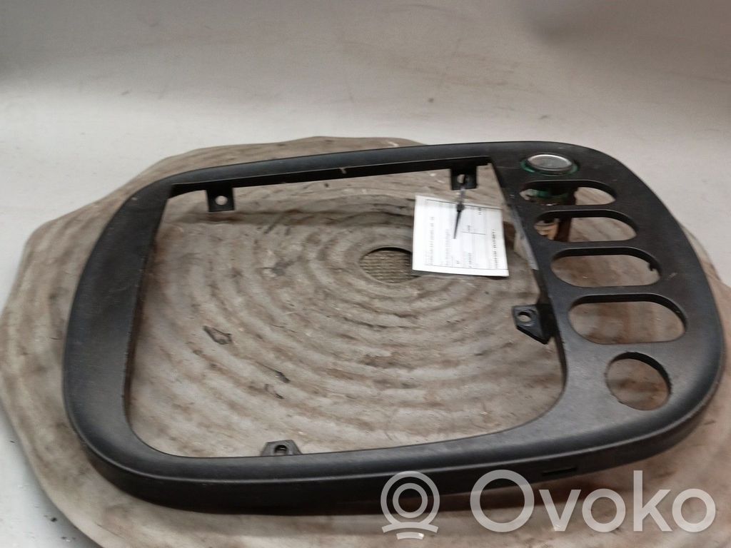 Radio/GPS head unit trim   7M0858105E,95VW15677