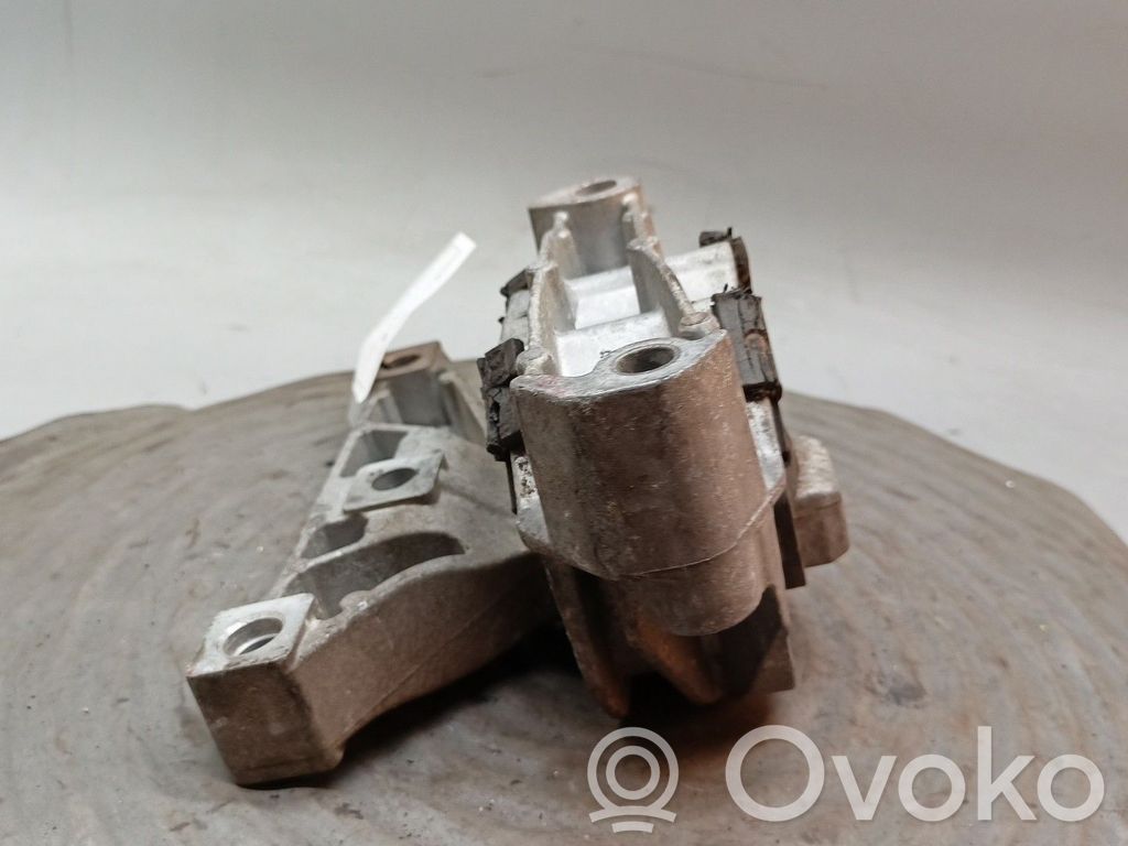 Citroen C3 Engine mount bracket 