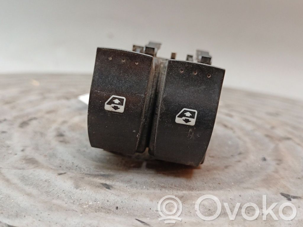 Electric window control switch   8200214939