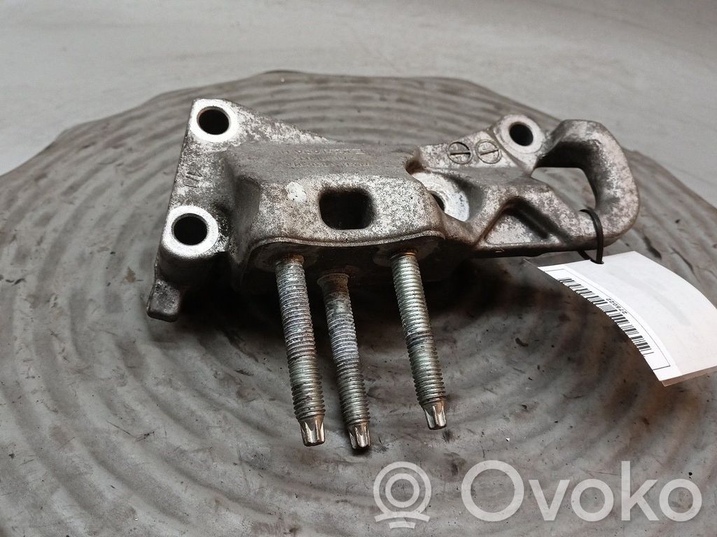 Ford Fiesta Engine mount bracket 