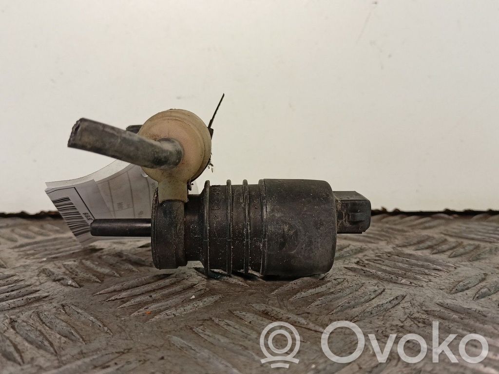 Volkswagen Polo III 6N 6N2 6NF Windscreen/windshield washer pump 