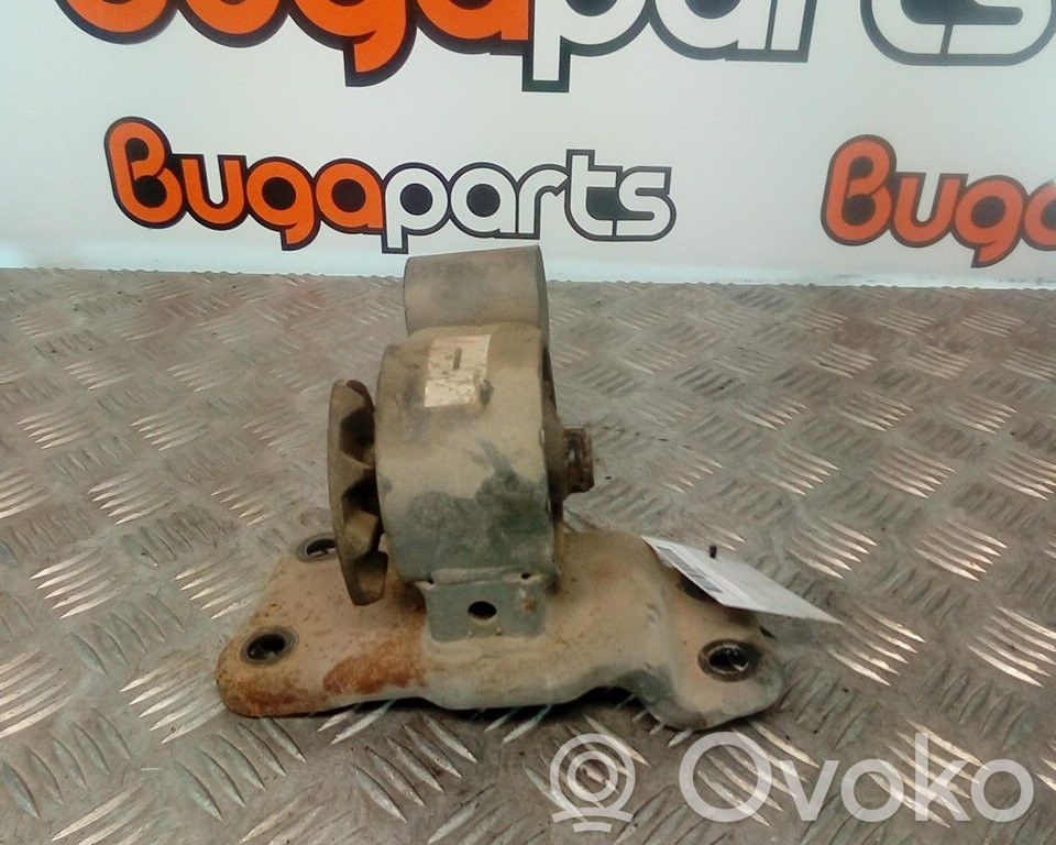 Mitsubishi Colt Engine mount bracket 