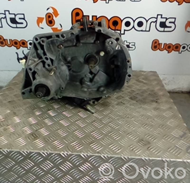 Renault Clio I Caja de cambios manual de 5 velocidades 