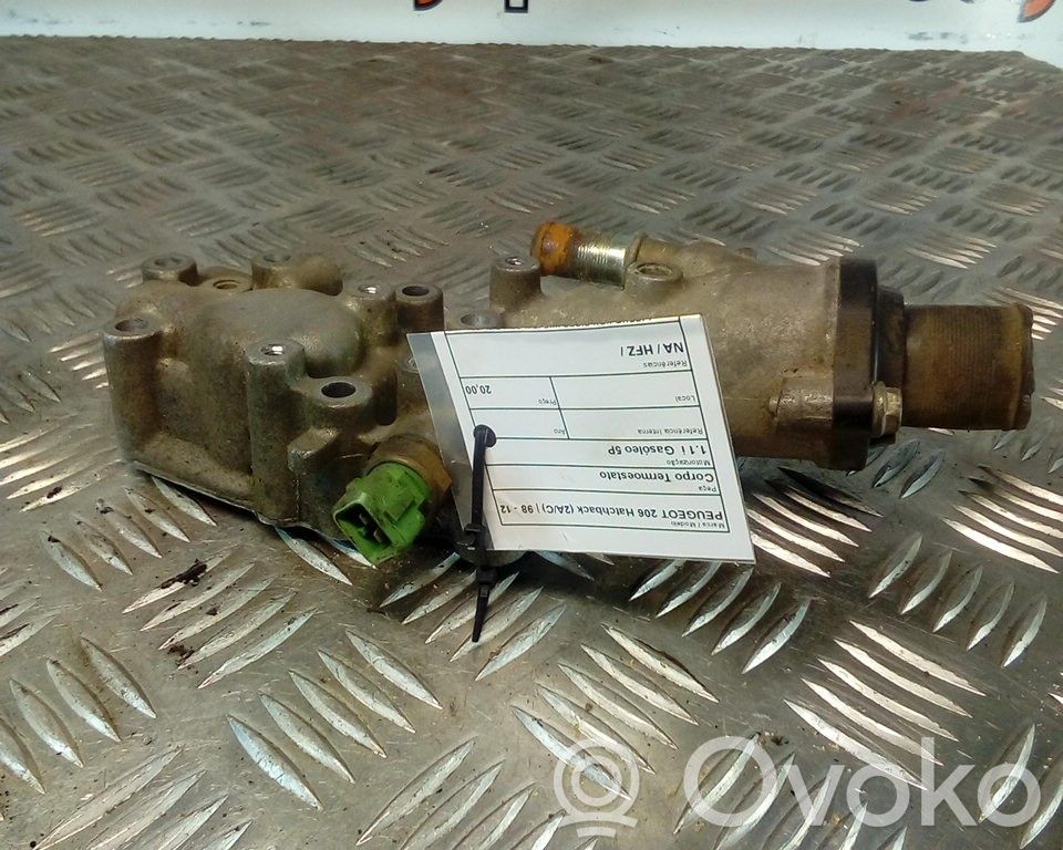 Peugeot 206 Carcasa del termostato 