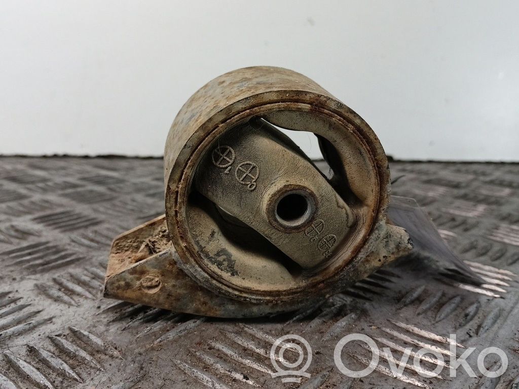 Hyundai Accent Engine mount bracket 