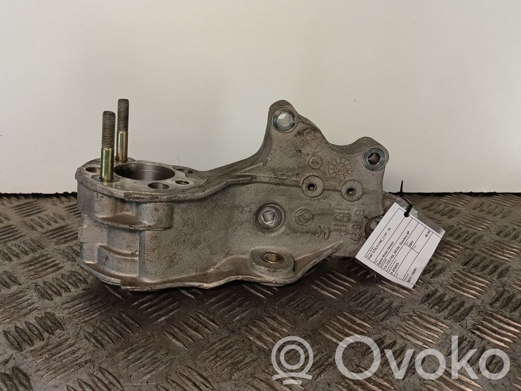 Engine mount bracket   B017,115HP
