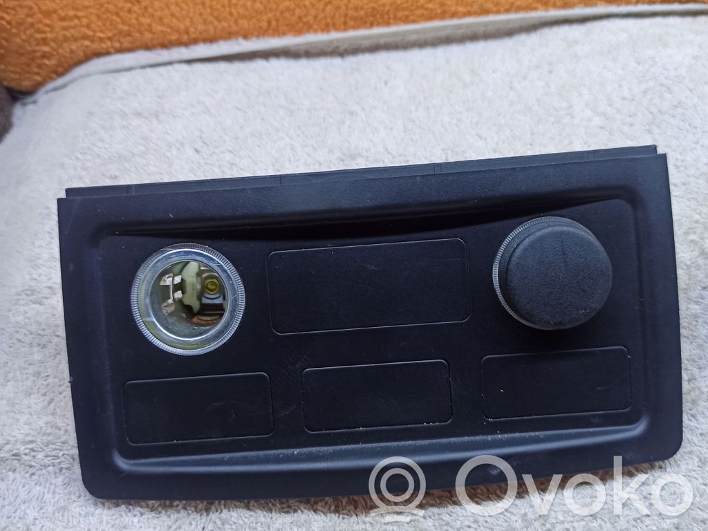 12V Steckdose hinten   319595000A