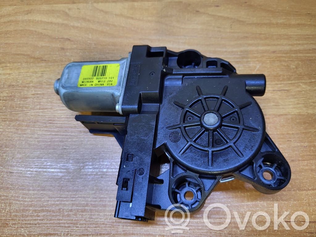 Volvo XC70 Front door window regulator motor 